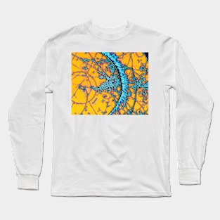 Particle tracks in bubble chamber (A138/0095) Long Sleeve T-Shirt